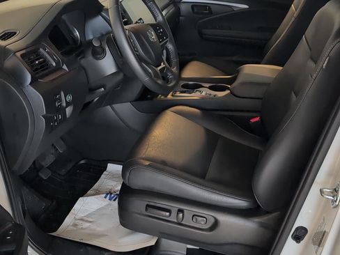 Used 2025 Honda Passport EX-L image 8