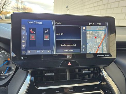 Used 2022 Toyota Venza XLE image 55