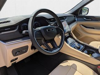 New 2025 Jeep Grand Cherokee Limited video 3