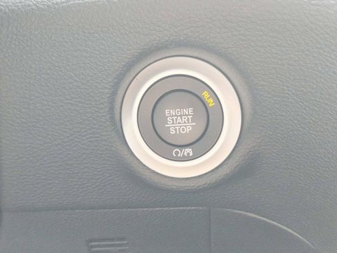 Used 2024 Chrysler Pacifica Limited w/ S Appearance Package FWD image 36