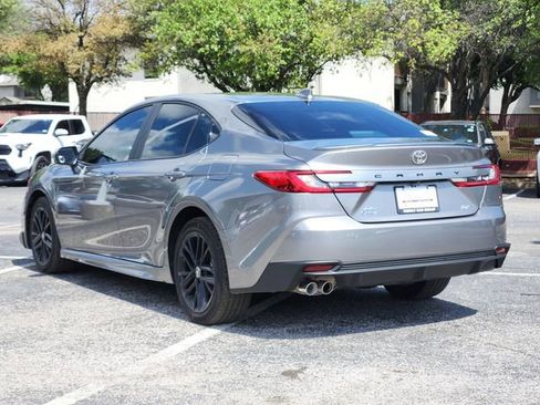 Used 2025 Toyota Camry SE image 3
