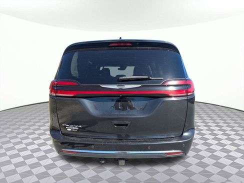 Used 2022 Chrysler Pacifica Touring-L image 4