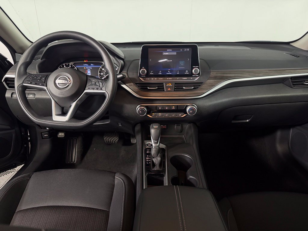 Used 2025 Nissan Altima 2.5 SV FWD image 12