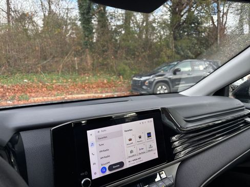 Used 2025 Toyota Camry LE image 40