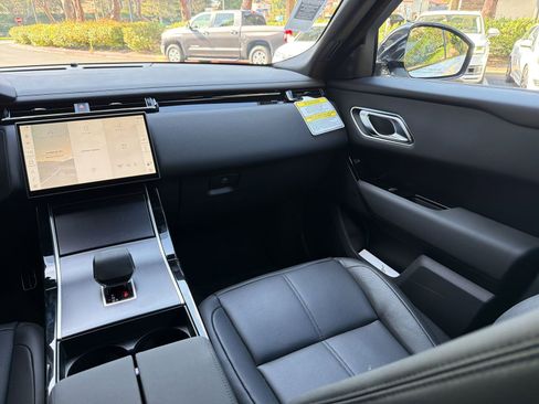 New 2026 Land Rover Range Rover Velar Dynamic SE AWD/4WD image 29