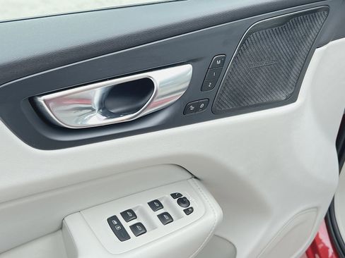 Used 2023 Volvo XC60 B5 Ultimate w/ Climate Package image 15