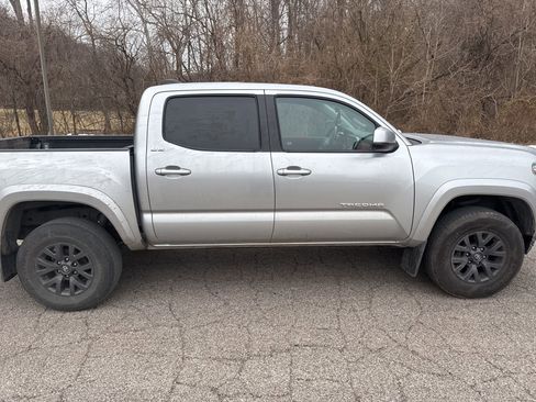 Used 2023 Toyota Tacoma SR5 w/ SR5 Appearance Package image 5
