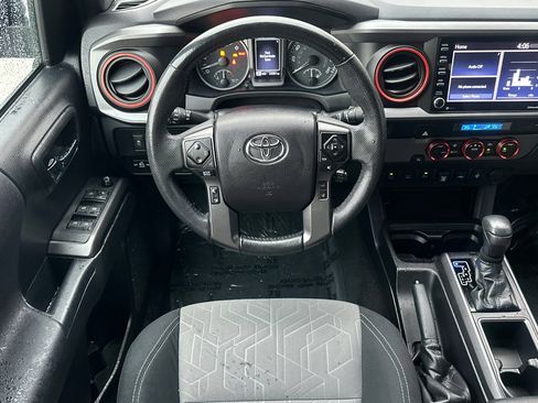 Used 2021 Toyota Tacoma TRD Sport w/ Technology Package image 17