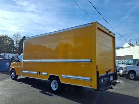 Used 2021 GMC Savana 3500 Extended w/ Power Convenience Package RWD image 3