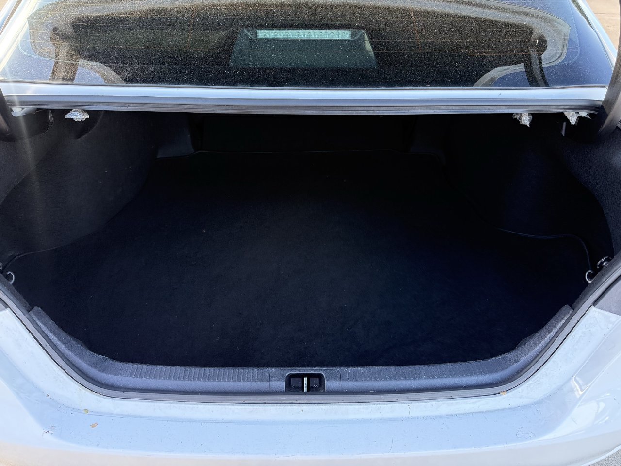 Used 2020 Toyota Camry SE FWD image 29