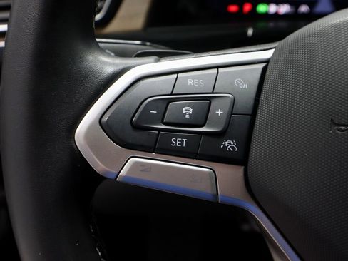 Used 2025 Volkswagen Atlas SE FWD image 28