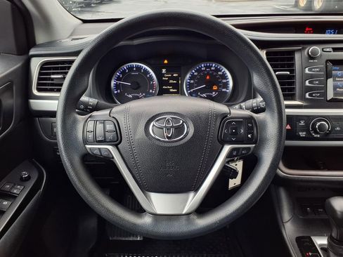 Used 2019 Toyota Highlander LE image 16