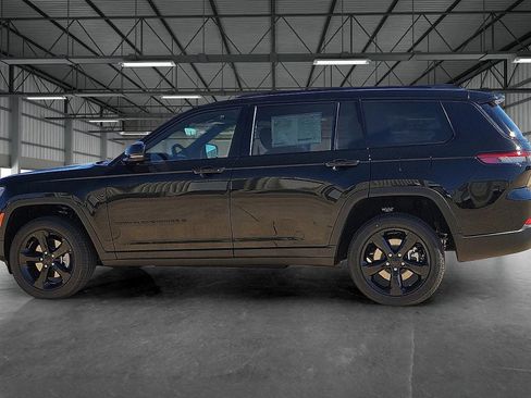 New 2025 Jeep Grand Cherokee L Laredo image 2