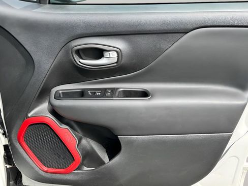 Used 2023 Jeep Renegade Trailhawk image 28