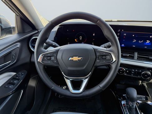 Certified 2025 Chevrolet Trax LT w/ Driver Confidence Package FWD image 10