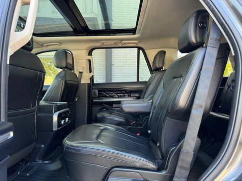 Used 2018 Ford Expedition Platinum AWD/4WD image 20