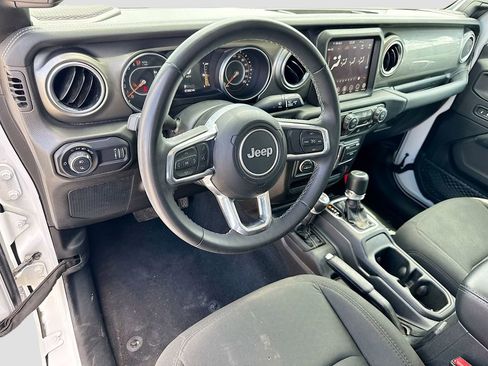 Used 2023 Jeep Gladiator Overland AWD/4WD image 10
