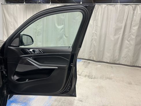 Used 2023 BMW X7 xDrive40i w/ Premium Package image 23