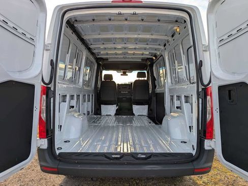 Used 2025 Mercedes-Benz Sprinter 2500 image 22