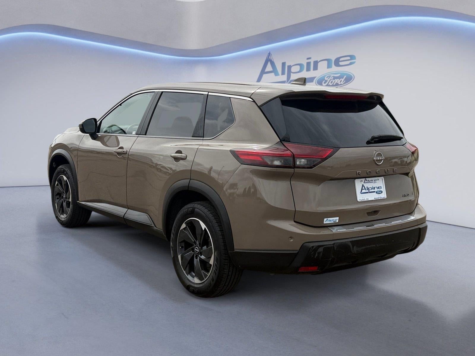 Used 2025 Nissan Rogue SV AWD/4WD image 3