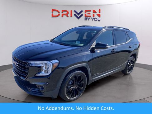 Used 2022 GMC Terrain SLT w/ Infotainment Package II image 1