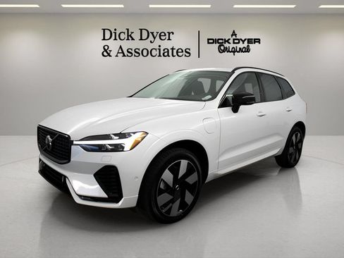 Certified 2025 Volvo XC60 T8 Plus w/ Protection Package Premier AWD/4WD image 4