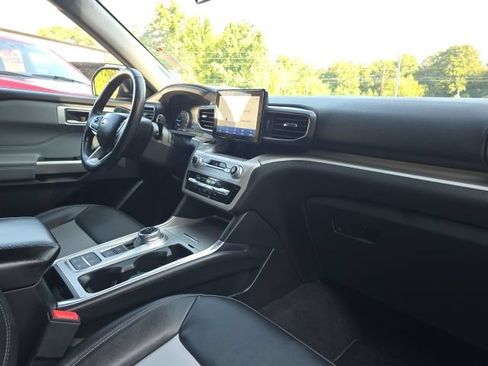 Used 2023 Ford Explorer XLT w/ Equipment Group 202A RWD image 26