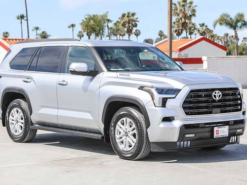 Certified 2025 Toyota Sequoia SR5 AWD/4WD image 5