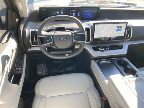 New 2025 Ford Expedition Active image 30