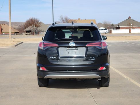 Used 2018 Toyota RAV4 XLE image 8