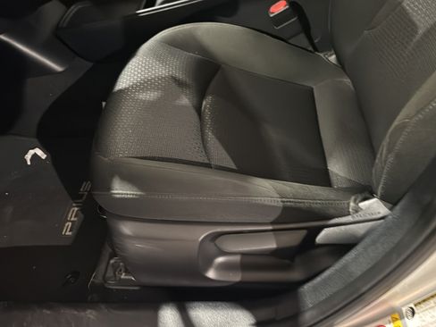 Used 2019 Toyota Prius LE w/ Preferred Accessory Package FWD image 20