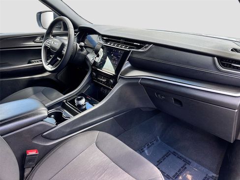 Used 2024 Jeep Grand Cherokee L Laredo image 33