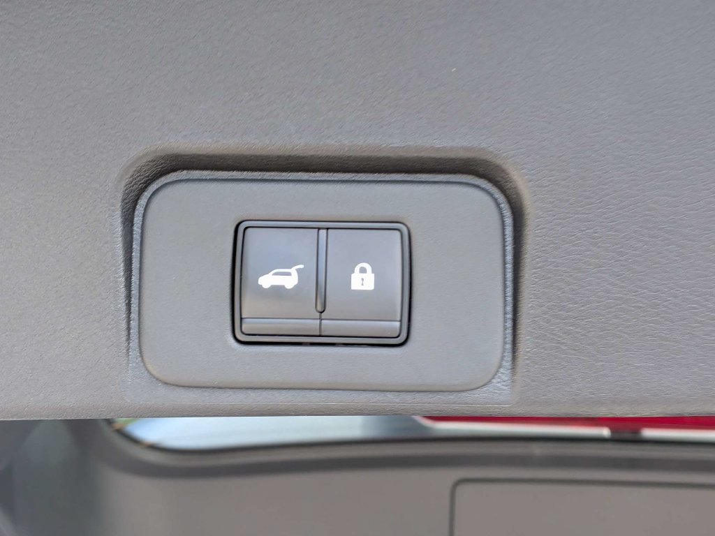 Used 2025 Nissan Rogue SV FWD image 13