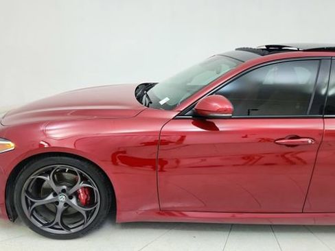 Used 2017 Alfa Romeo Giulia Ti w/ TI 19" Sport Package image 9