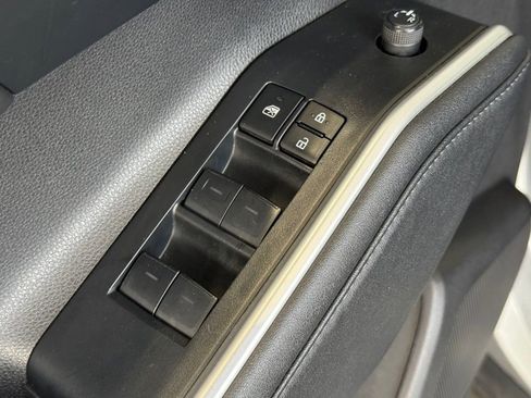 Used 2024 Toyota Highlander XLE image 21