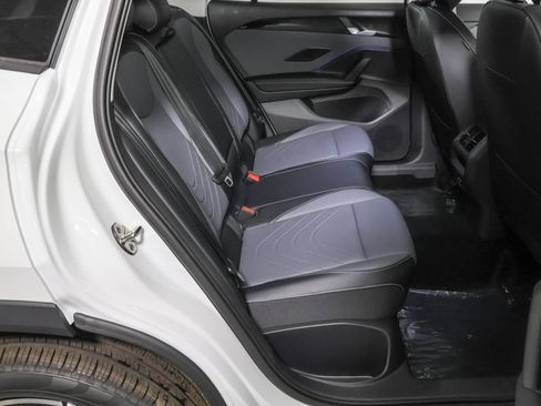 Used 2026 Volkswagen Tiguan SE AWD/4WD image 40