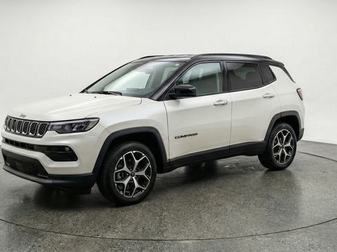 Used 2025 Jeep Compass Limited AWD/4WD image 3