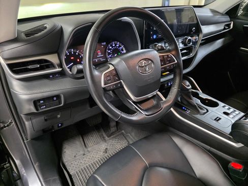 Used 2023 Toyota Highlander XLE FWD image 18