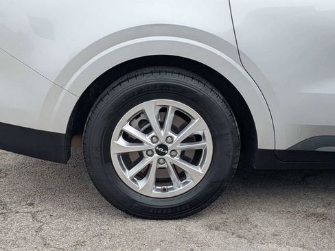 Used 2023 Kia Carnival LX FWD image 11