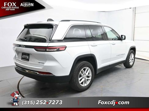 Used 2023 Jeep Grand Cherokee Laredo w/ Luxury Tech Group I AWD/4WD image 14