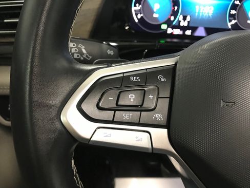 Used 2024 Volkswagen Atlas SE AWD/4WD image 24