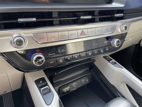 Used 2023 Kia Telluride S FWD image 25