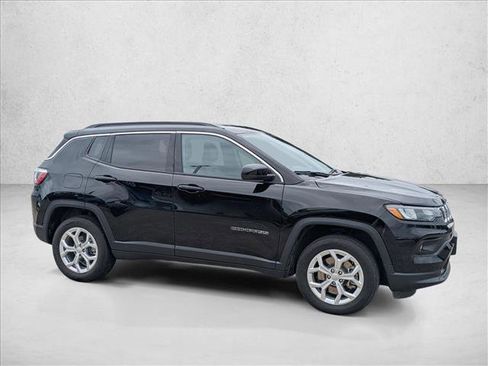 Used 2024 Jeep Compass Latitude AWD/4WD image 4