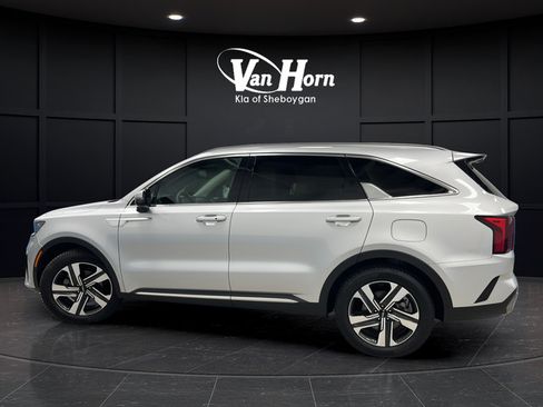 Used 2024 Kia Sorento EX w/ Panoramic Sunroof Package AWD/4WD image 4