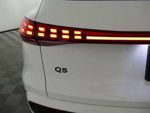 Certified 2025 Audi Q5 Premium w/ Convenience Package image 30