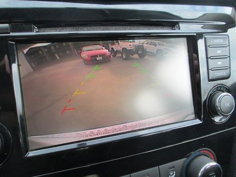 Used 2018 Nissan Rogue S image 17