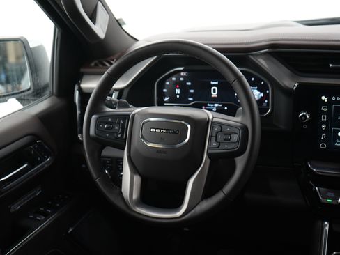 Used 2024 GMC Sierra 1500 Denali w/ Technology Package AWD/4WD image 15
