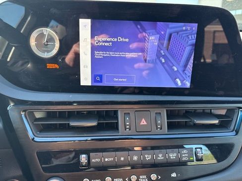 Used 2025 Lexus ES 350 w/ Premium Package image 12