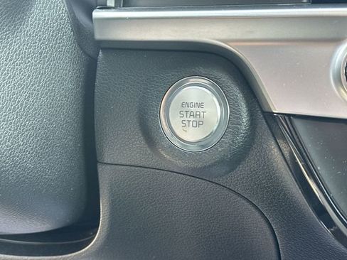Used 2023 Kia Telluride S AWD/4WD image 19