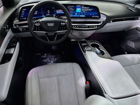 Used 2023 Cadillac Lyriq AWD image 17